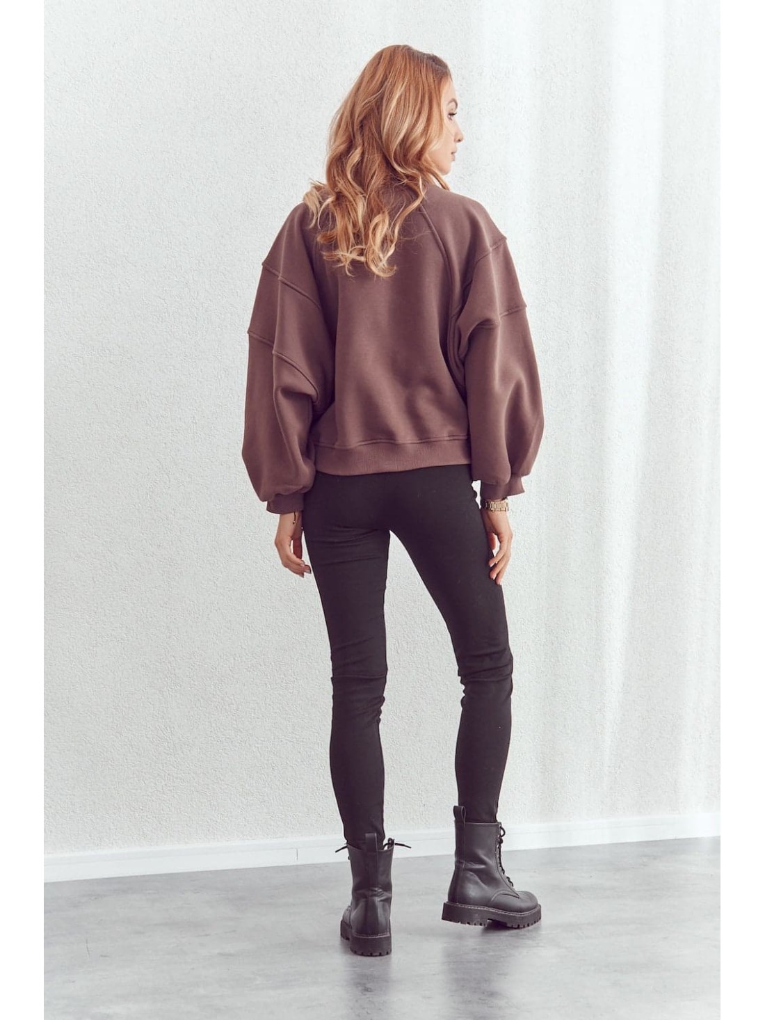 Loose, insulated sweatshirt with leggings, brown FI693 - Online store - Boutique